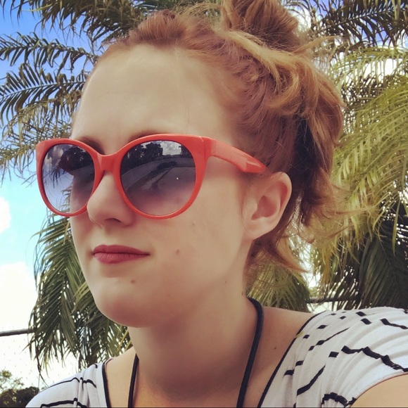 Meet your Posher, Elizabeth - Picture 1 of 1